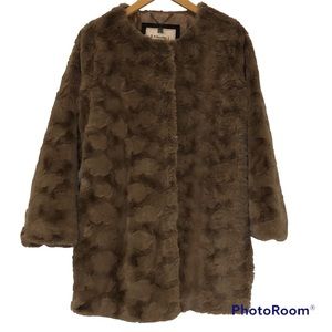 EDC soft faux fur jacket size small snap button collarless mob wife furry teddy
